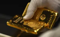 Giá vàng tăng vọt, người dân Mỹ đổ xô đi bán vàng