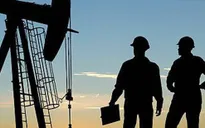 Giá dầu thế giới trượt dốc