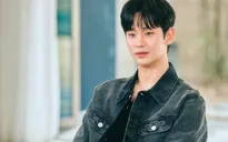 Phản ứng của người hâm mộ khi Kim Soo Hyun vắng mặt tại đám cưới bố ruột