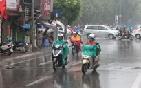 Bắc Bộ mưa rào và dông rải rác, Nam Bộ đón mưa giải nhiệt