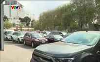 TP Hồ Chí Minh: Ô tô xếp hàng dài từ sáng sớm chờ đăng kiểm