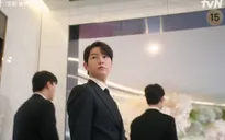 Song Jong Ki thu hút sự chú ý khi tham gia tập 8 Nữ hoàng nước mắt