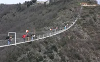 Mở cửa cầu treo qua núi dài nhất châu Âu tại Italy