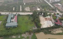 Nhà xưởng trên đất nông nghiệp ở Hoài Đức: Chính quyền phá dỡ, “cò” hướng dẫn dựng mới