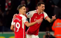 Arsenal vươn lên dẫn đầu Ngoại hạng Anh
