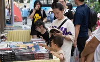 Hội sách thu hút nhiều độc giả ngày cuối tuần