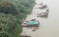 Hàng chục tàu cá khai thác theo kiểu tận diệt trên sông Hồng