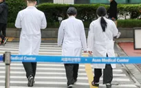 Giáo sư y khoa bắt đầu giảm giờ làm, khủng hoảng y tế Hàn Quốc có xu hướng trầm trọng hơn