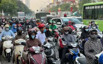Giao thông ùn tắc nhiều nơi khi người dân rời Hà Nội để nghỉ lễ
