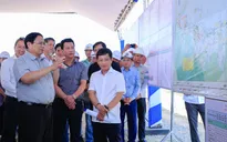 Thủ tướng động viên công nhân làm việc xuyên lễ
