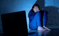 Báo động nạn tống tiền trực tuyến ở trẻ em tại Anh