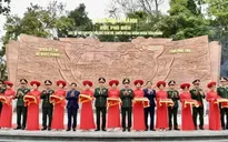 Khánh thành bức phù điêu "Bác Hồ nói chuyện với Đại đoàn quân Tiên phong" tại Đền Hùng