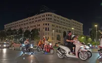 Biển quảng cáo ở TP Hồ Chí Minh... ''đi ngủ sớm''