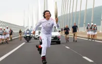 Rước đuốc Olympic qua cầu cạn Millau, Pháp