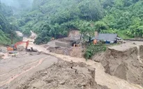 Mưa lớn gây sạt lở, ngập lụt, chia cắt nhiều tuyến đường