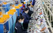 Kinh tế Trung Quốc tháng 4: Sản xuất tăng tốc, tiêu dùng chậm lại