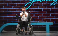 Trạm yêu thương: Thầy giáo tí hon truyền lửa sống tới những người khuyết tật