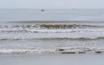 Hà Tĩnh: Nỗ lực tìm kiếm hai trẻ mất tích khi tắm biển