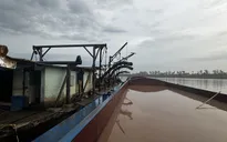 Truy bắt 4 tàu "cát tặc" trên sông Hồng