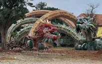 Bị phạt vì đưa cặp rồng từ đường hoa Nguyễn Huệ lên Đà Lạt lắp đặt