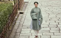 Đinh Hiền Anh mặc áo dài thập niên cũ khoe dáng ở Kyoto