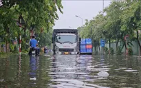 Bến Tre: Mưa lớn kéo dài khiến khu công nghiệp Giao Long chìm trong biển nước