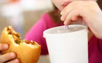 Hiểm họa từ thực phẩm "siêu chế biến" đối với trẻ em