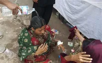 Người Pakistan chật vật xoay sở giữa nắng nóng gần 50 độ C