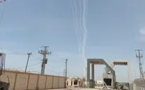 Hamas phóng loạt tên lửa cỡ lớn vào Tel Aviv, miền Trung Israel rung chuyển