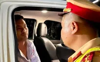 Kịp thời cứu người đàn ông ngã xuống đường bất tỉnh giữa trời mưa