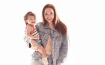 Bảo Anh tung trọn bộ ảnh tinh nghịch bên con gái