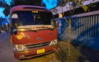 Khởi tố nhân viên đưa đón trẻ liên quan vụ bé 5 tuổi tử vong vì bị quên trên xe