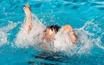 Nhóm bạn rủ nhau đi tắm biển, 1 học sinh đuối nước thương tâm