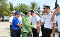 Bộ Y tế thăm và tặng quà quân, dân trên quần đảo Trường Sa và nhà giàn DK1