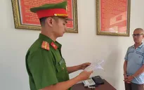 Bị vợ tát, chồng dùng dao đâm vợ thấu ngực