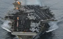 Houthi tấn công tàu sân bay Mỹ ở Biển Đỏ