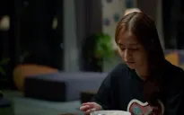 Mình yêu nhau, bình yên thôi - Tập 65: Hân phát hiện Đức Anh nói dối khi mua cháo mang đến nhà