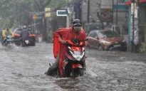 Mưa dông lớn kèm lốc, sét, khu vực Bắc Bộ chủ động ứng phó