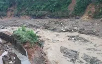 Lào Cai: Huy động lực lượng tìm kiếm hai mẹ con bị lũ cuốn trôi