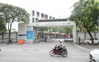 Hình ảnh thí sinh hồi hộp làm thủ tục dự thi lớp 10 tại Hà Nội