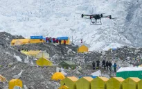 Đưa đồ tiếp tế bằng máy bay không người lái lên đỉnh Everest