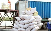 Giá gạo xuất khẩu của Việt Nam giảm