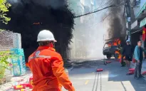 Cháy liên hoàn giữa khu dân cư ở Đà Nẵng