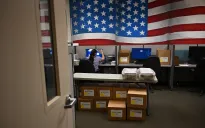 Cử tri cao tuổi ở Arizona ủng hộ mạnh mẽ ông Trump trong cuộc thăm dò của AARP