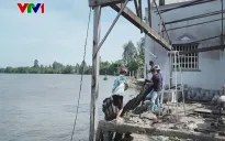 Sạt lở lấn sâu vào bên trong sân nhà dân ở Vĩnh Long