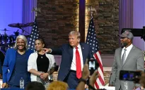 Ông Trump đến thăm nhà thờ ở Detroit nhằm thu hút cử tri da màu