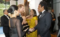 Vợ chồng Harry và Meghan đang dần mất bạn ở Hollywood