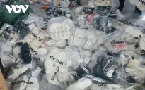 Đà Nẵng: Tạm giữ hơn 1.800 đôi giày, dép nghi giả nhãn hiệu Nike và Crocs