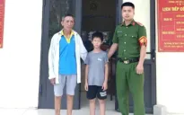 Đi lạc từ Hà Nam sang Ninh Bình, cháu bé 9 tuổi được Công an xã giúp đỡ