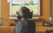 Con bạn có nghiện chơi game không?